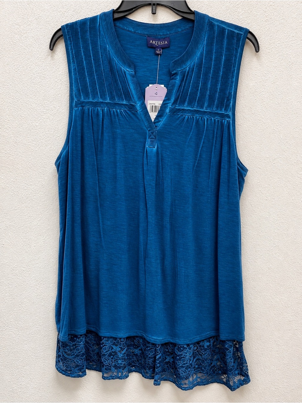 Sleeveless Lace-Hem Camisole in Teal